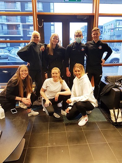 Hópur nemenda sem sýndi dans