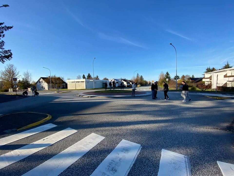 Eðlisfræðinemendur mæla og stúdera