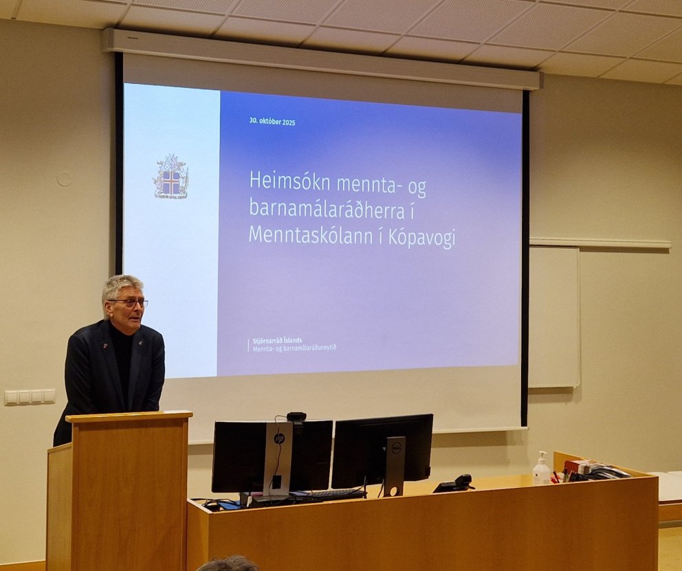 Mennta- og barnamálaráðherra í heimsókn í MK