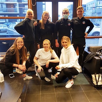 Hópur nemenda sem sýndi dans