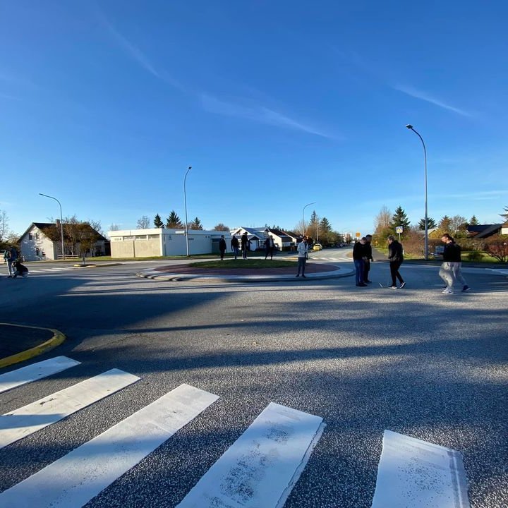 Eðlisfræðinemendur mæla og stúdera