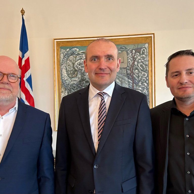 Frá vinstri: Guðmundur innkaupastjóri í MK, Guðni Th. Jóhannesson forseti Íslands og Árni fagstjóri …