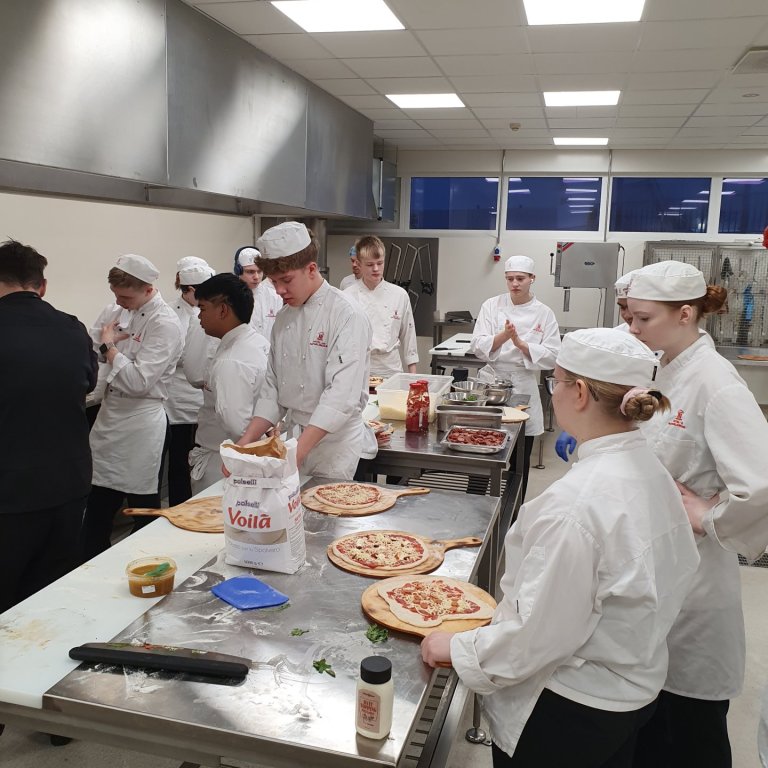 Síðasti tími hjá grunndeild matvæla í bakstri og kjötiðn