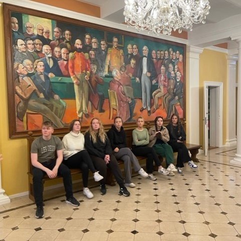 Kynntust störfum Alþingis