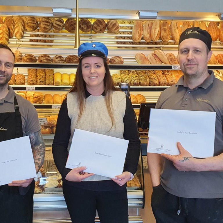 Systkini útskrifast