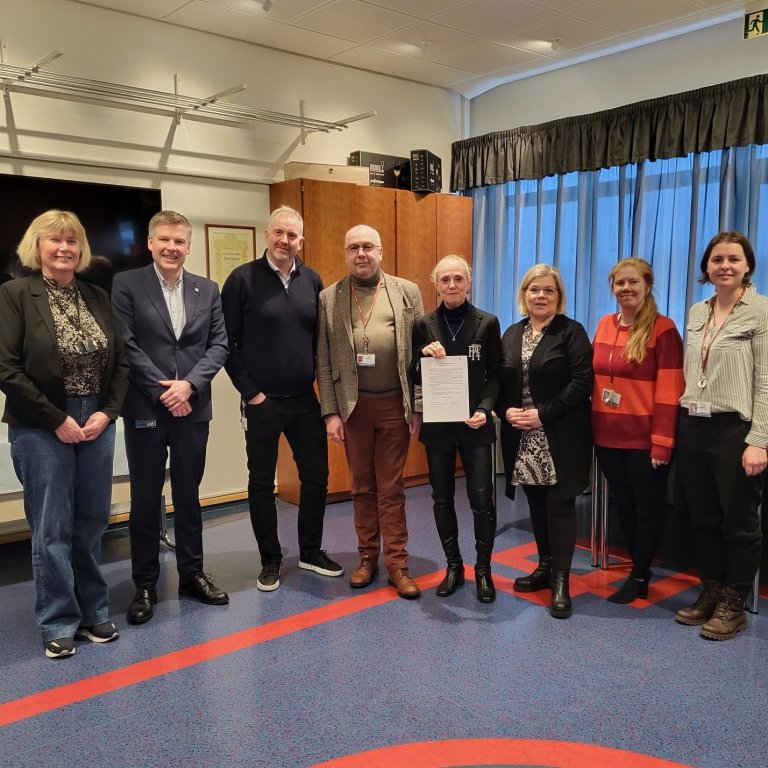 Samningur undirritaður