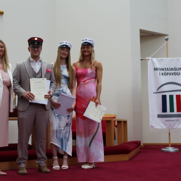 MK brautskráði 190 nemendur