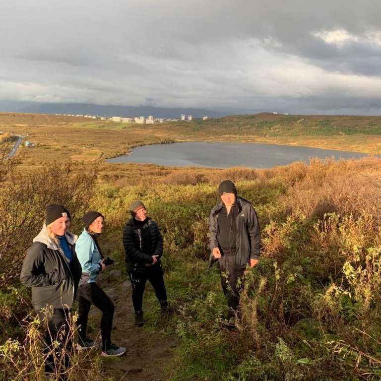 Nemendur sem fóru í göngu í gær.